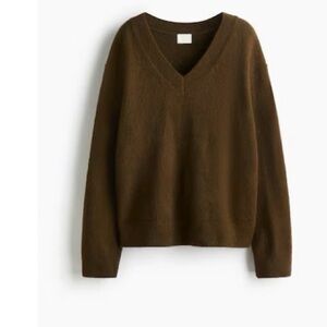 H&M Men's Dark Green V-Neck Sweater